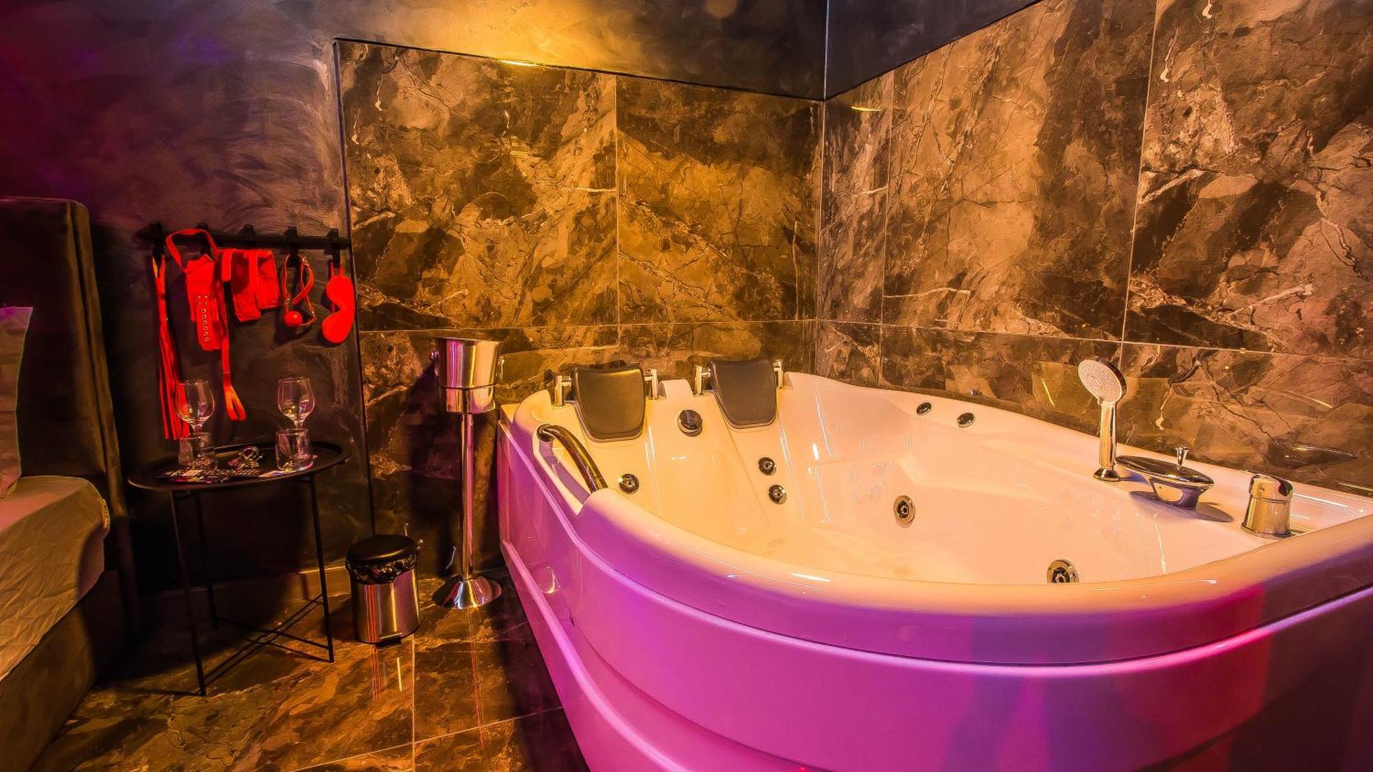 Hotel love Red Room