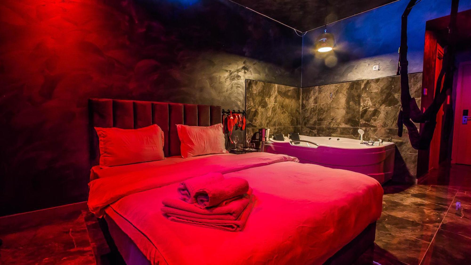Red Room Hotel love Bucureşti