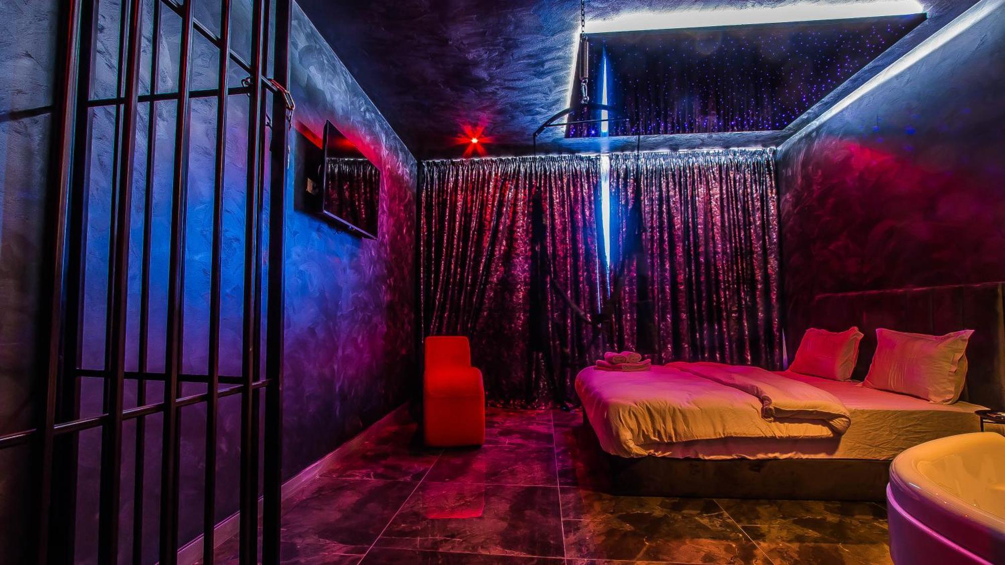 Hotel love Red Room