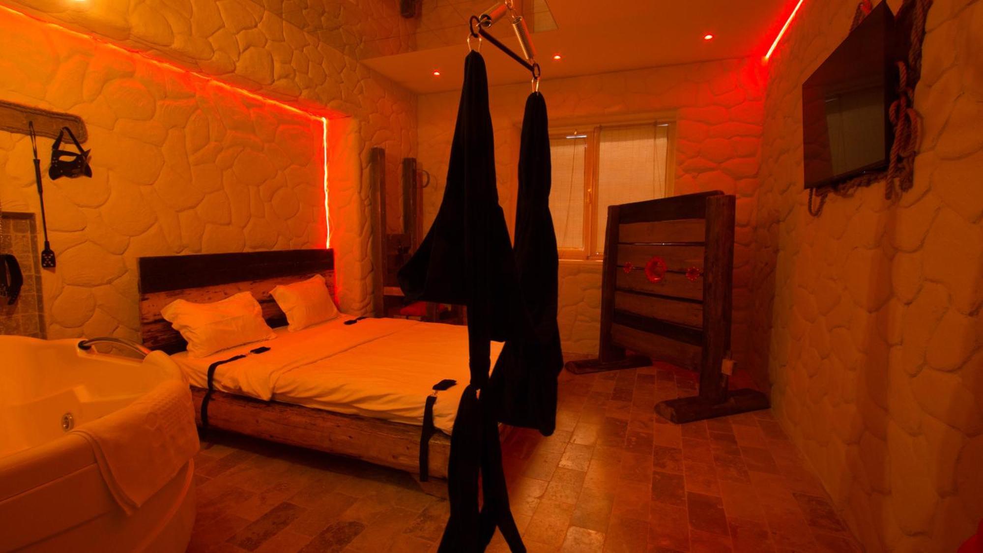 Hotel love Red Room Bucureşti