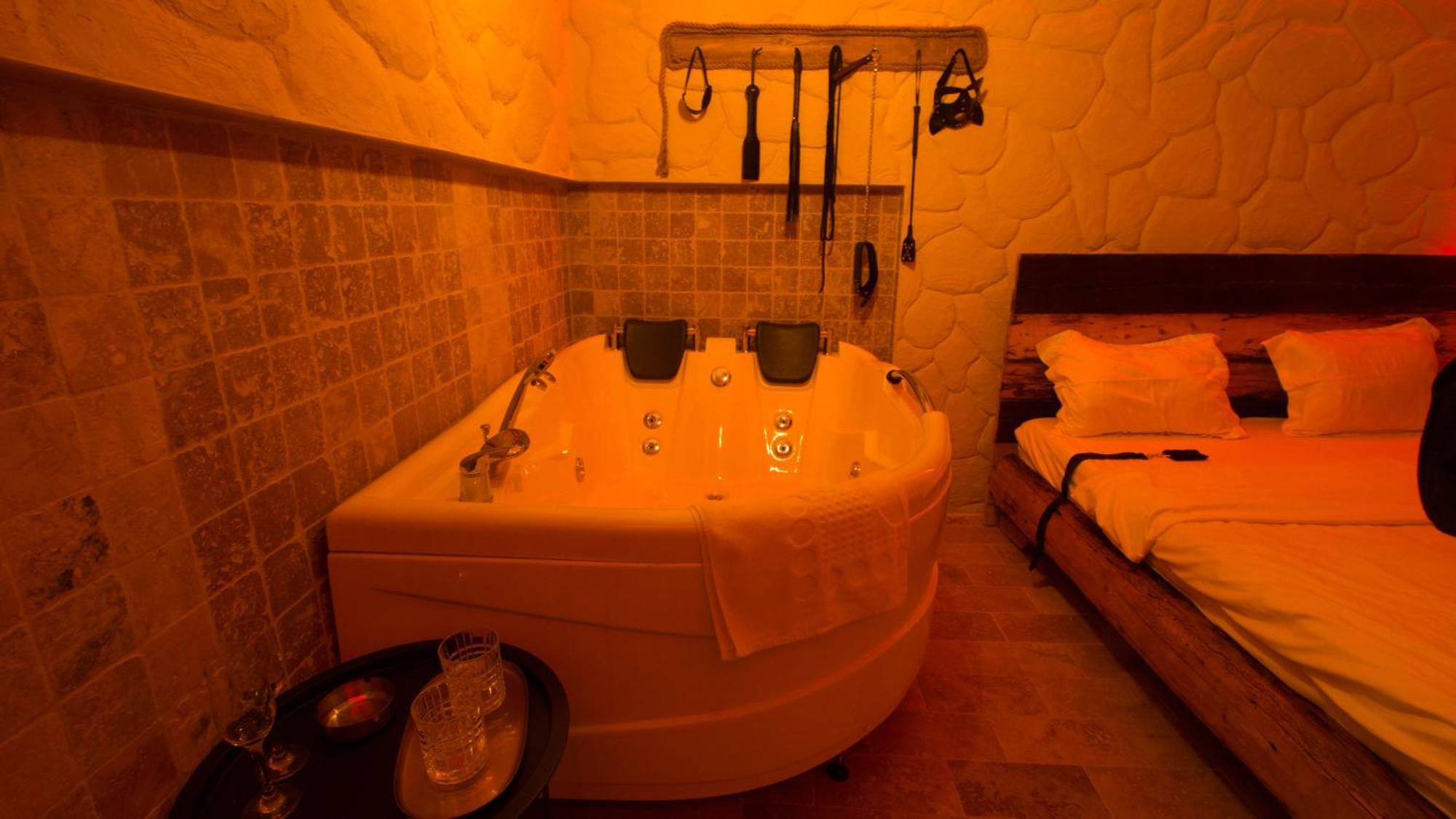Love hotel Red Room Bucarest